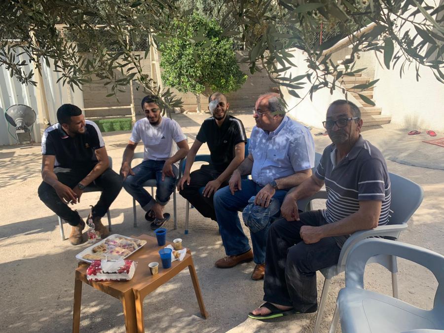 الطيبي يزور بيت الشاب محمود شيخ يوسف في الطيبة